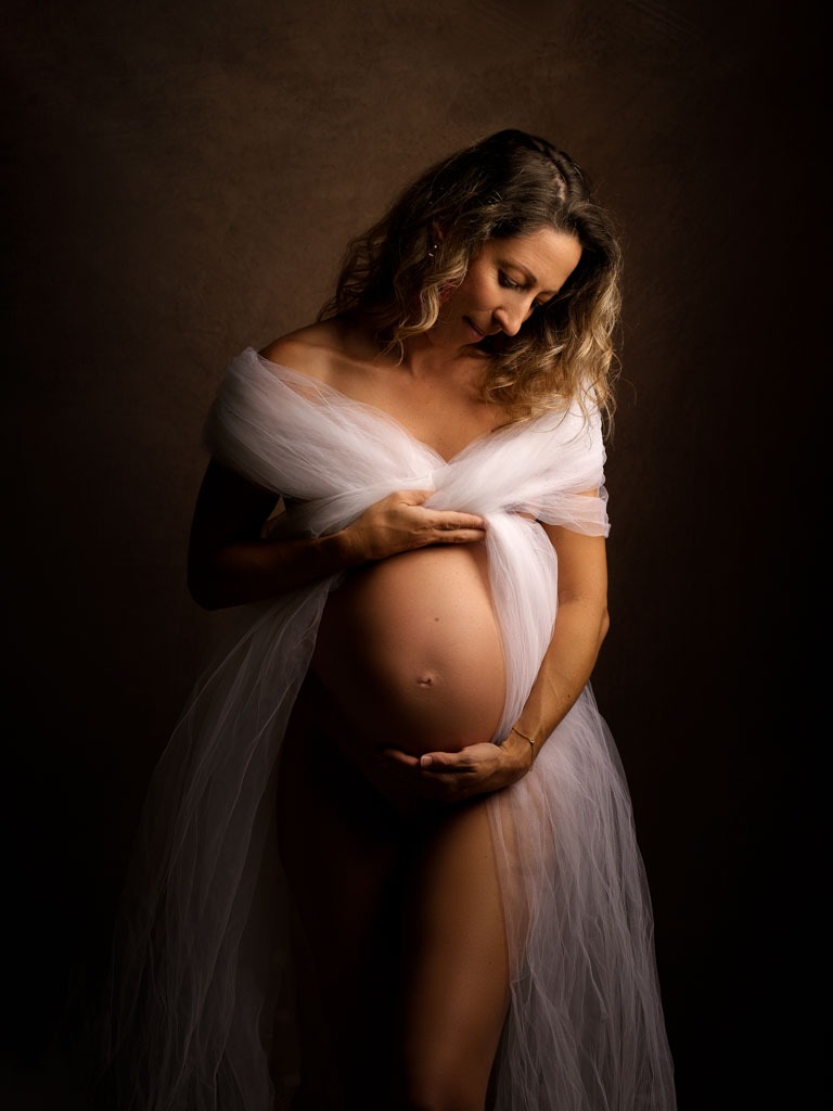 Femme enceinte avec tulle